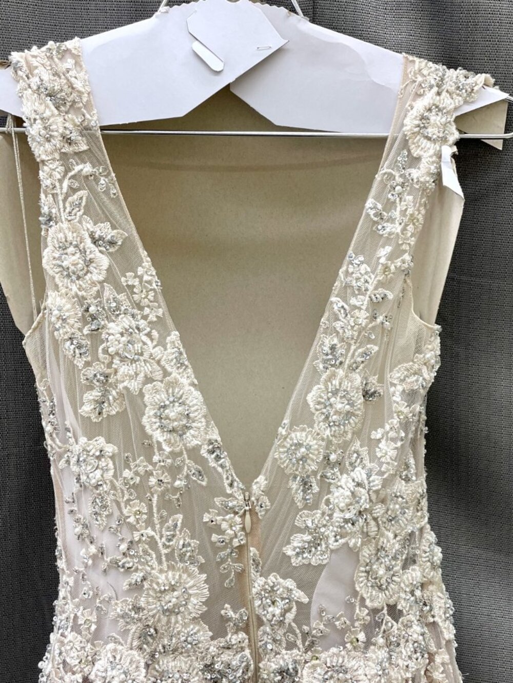 Tony Ward Couture Embroidered Wedding Gown Size 10 - Picture 3 of 11